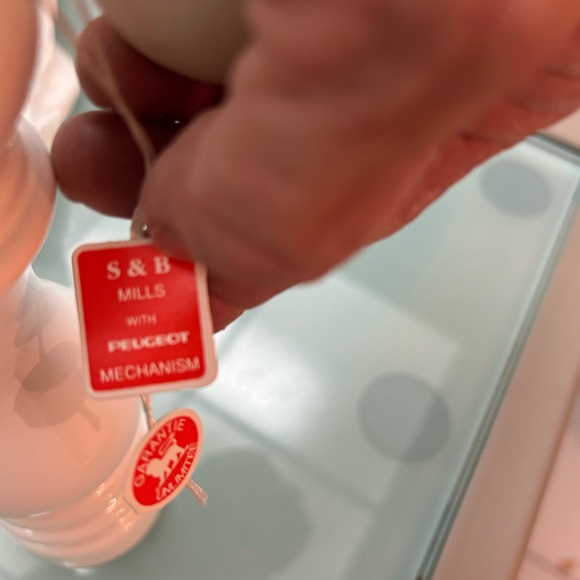 White Pepper Mill - Picture 2 of 3